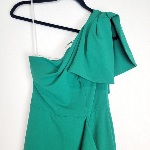 NWT Aqua Bloomingdales Bow One Shoulder Column Gown in Green Sie 4 - Picture 4 of 10